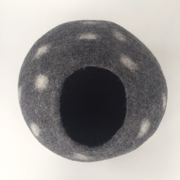 Cocon à pois - niche cave en feutre