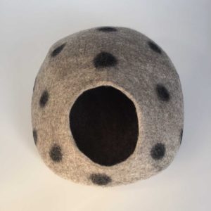Cocon à pois - niche cave en feutre