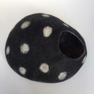 Cocon à pois - niche cave en feutre